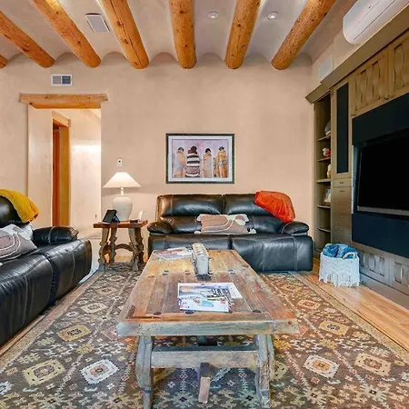 Green Acres 8 Mins From Plaza! Holiday home Santa Fe