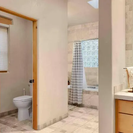 Holiday home Green Acres 8 Mins From Plaza!