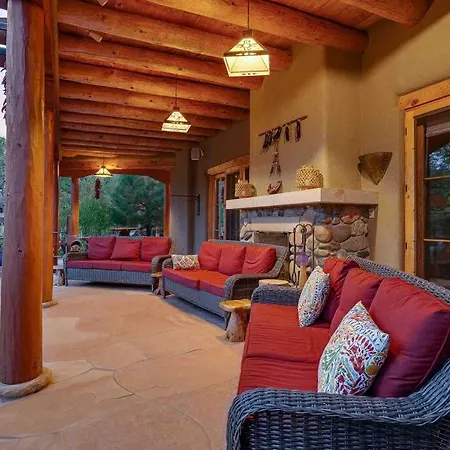 Holiday home Green Acres 8 Mins From Plaza! *