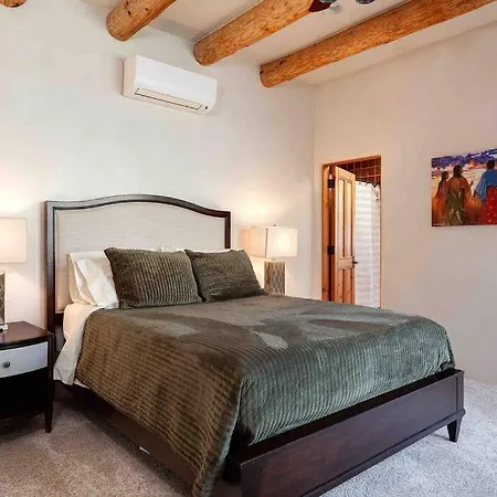 Green Acres 8 Mins From Plaza! Holiday home *