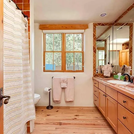 Holiday home Green Acres 8 Mins From Plaza!
