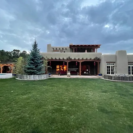 Green Acres 8 Mins From Plaza! *