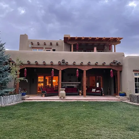 Green Acres 8 Mins From Plaza! Holiday home
