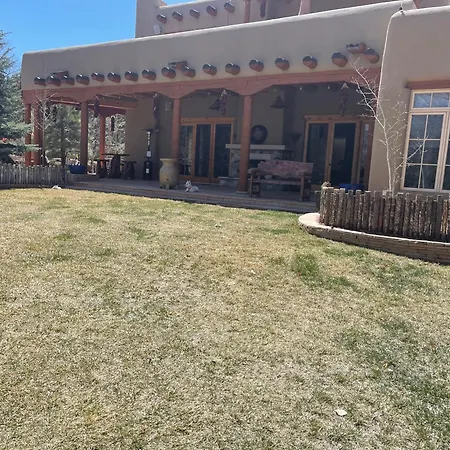Holiday home Green Acres 8 Mins From Plaza!