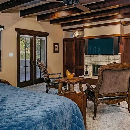 Green Acres 8 Mins From Plaza! Holiday home